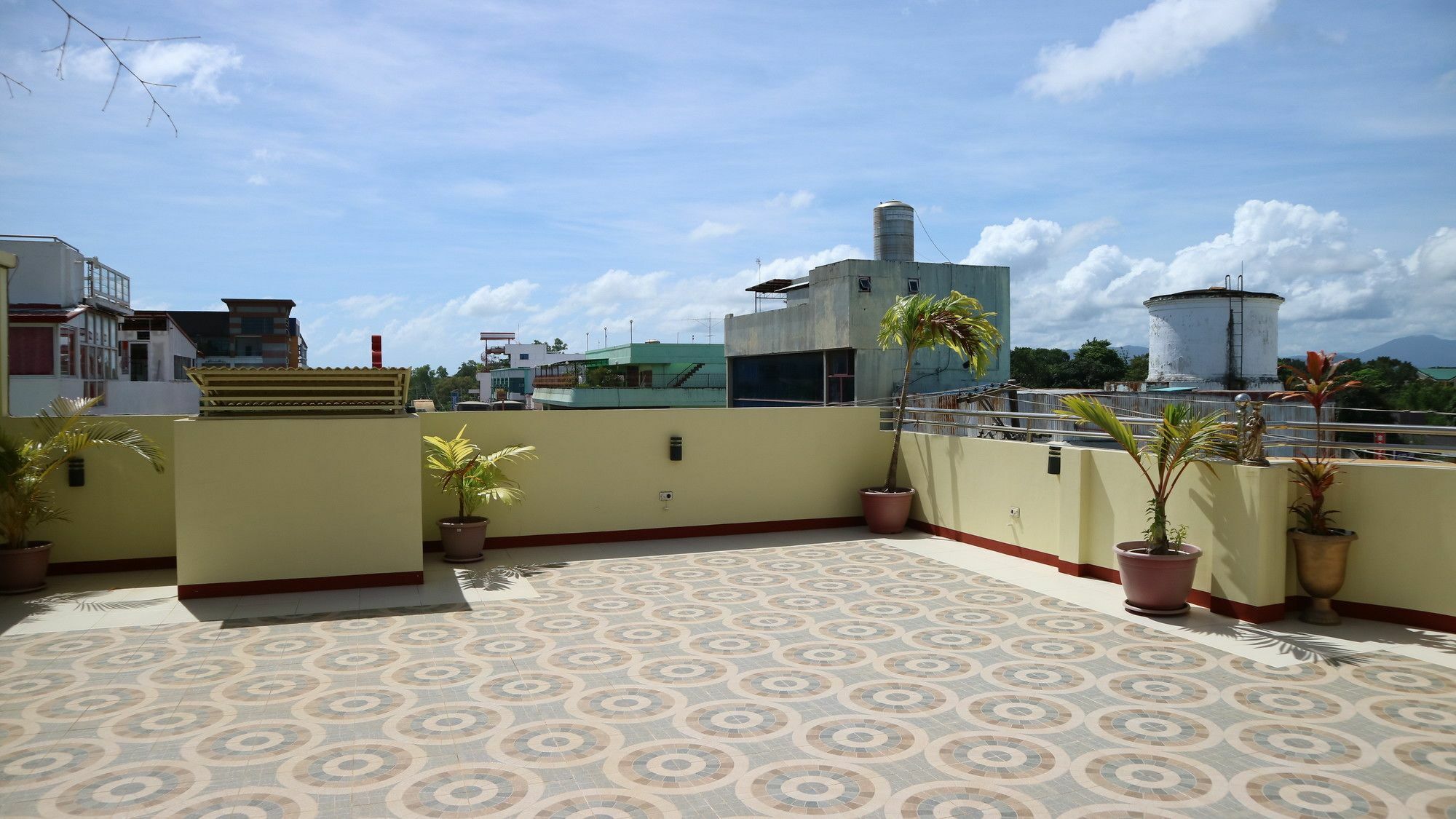 C Tower Studio Apartments Puerto Princesa Luaran gambar